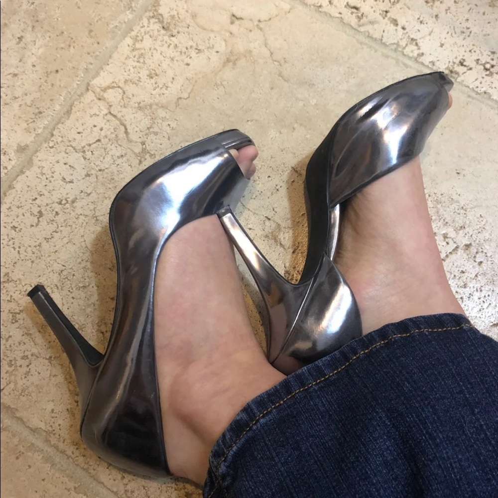 Jessica Simpson Pewter Pump Heels